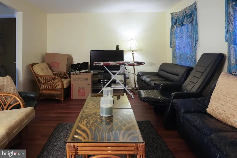 9914 MAPLE LEAF DRIVE Gaithersburg, MD 20886