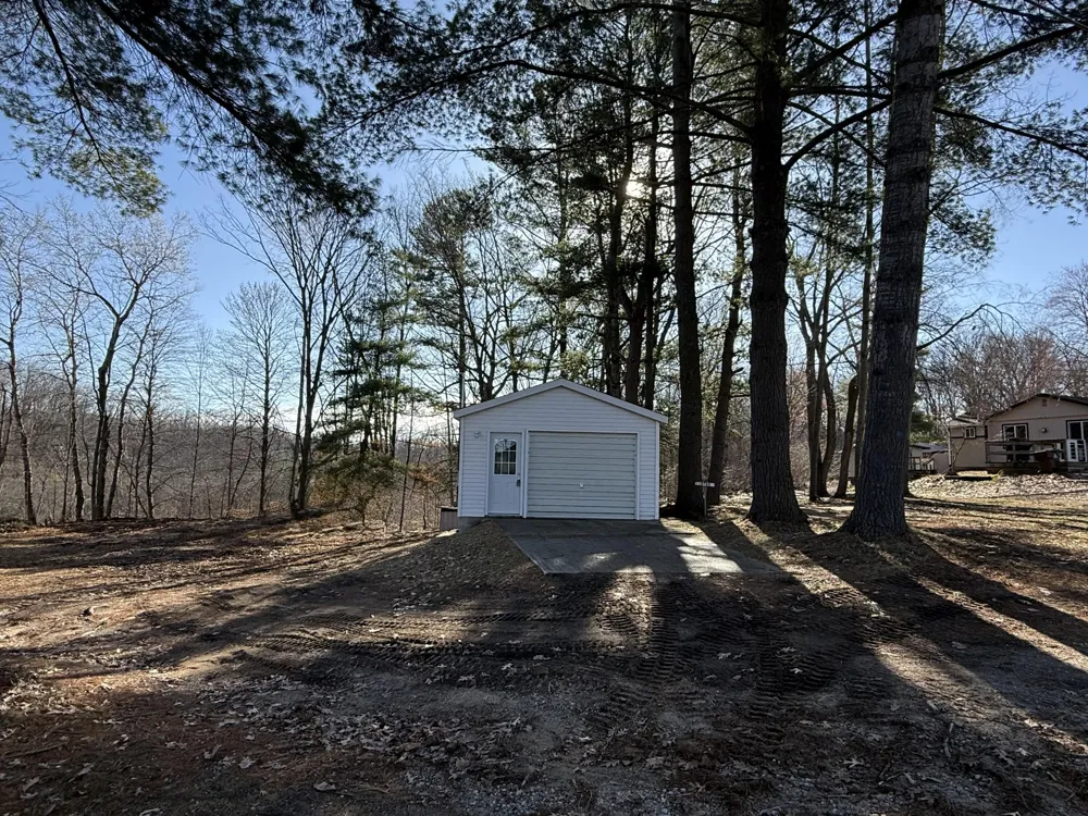 10780 Round Lake Drive Mecosta, MI 49332
