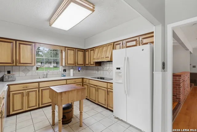 228 Sagecrest Hollywood Park, TX 78232