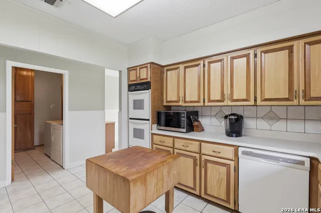 228 Sagecrest Hollywood Park, TX 78232