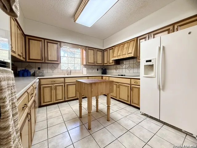 228 Sagecrest Hollywood Park, TX 78232