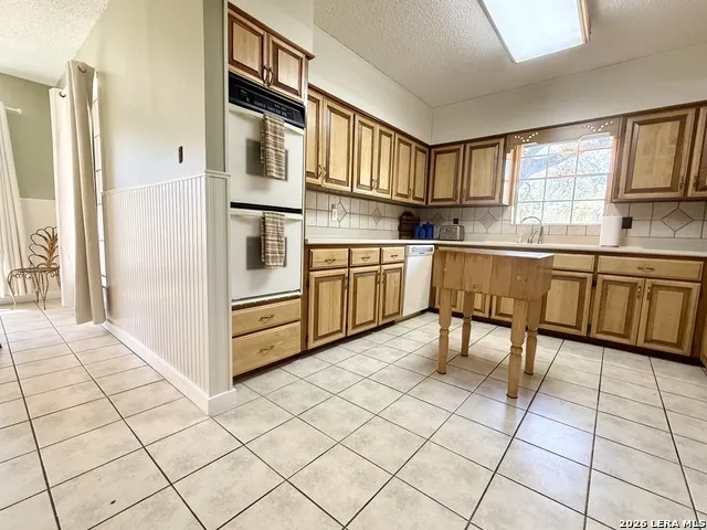 228 Sagecrest Hollywood Park, TX 78232