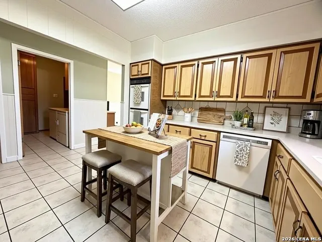 228 Sagecrest Hollywood Park, TX 78232
