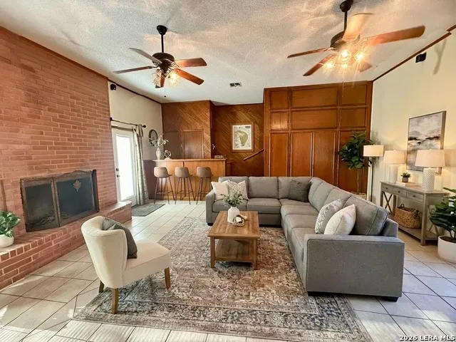 228 Sagecrest Hollywood Park, TX 78232