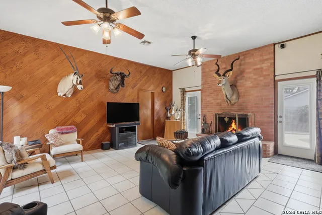 228 Sagecrest Hollywood Park, TX 78232