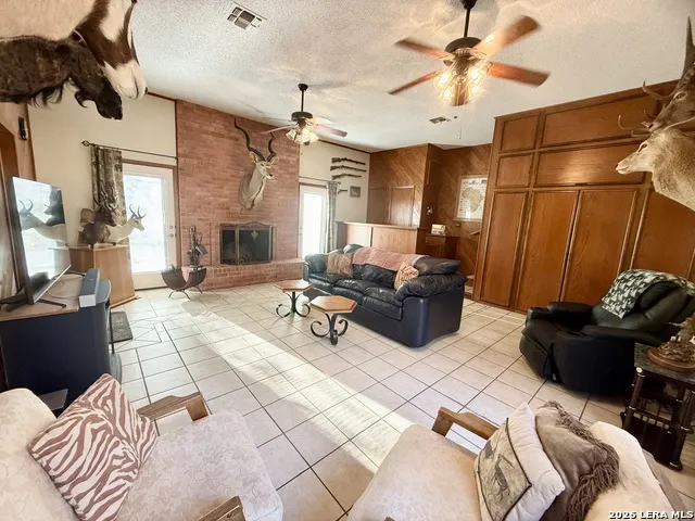 228 Sagecrest Hollywood Park, TX 78232