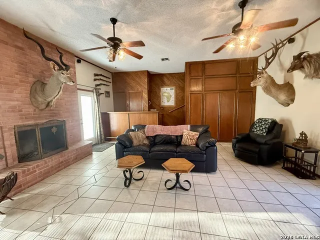 228 Sagecrest Hollywood Park, TX 78232