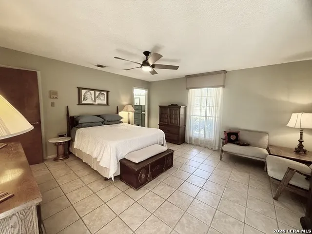 228 Sagecrest Hollywood Park, TX 78232
