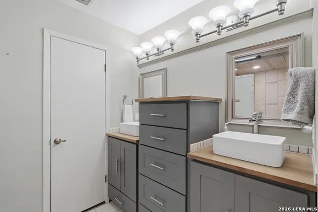 228 Sagecrest Hollywood Park, TX 78232