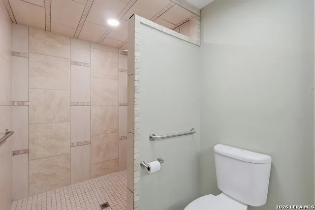 228 Sagecrest Hollywood Park, TX 78232