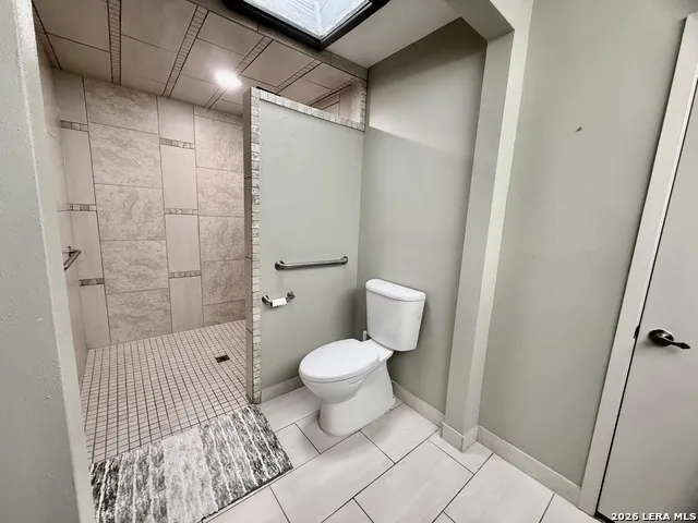 228 Sagecrest Hollywood Park, TX 78232