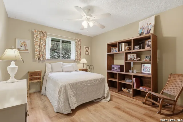 228 Sagecrest Hollywood Park, TX 78232
