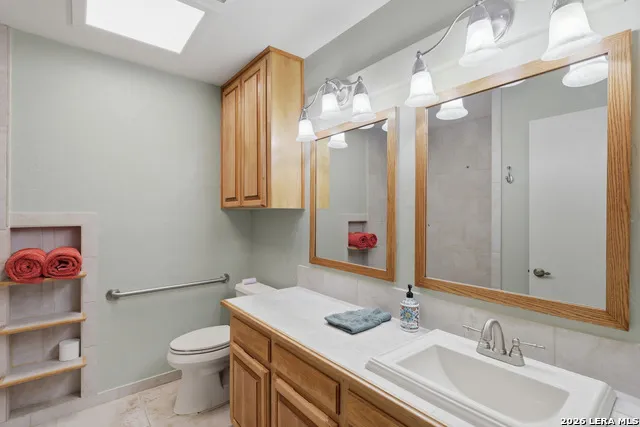 228 Sagecrest Hollywood Park, TX 78232