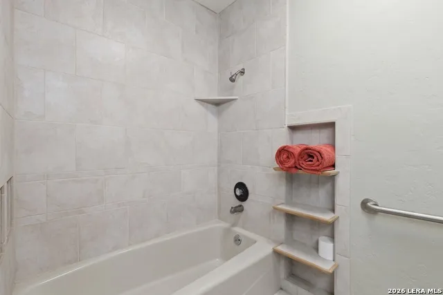 228 Sagecrest Hollywood Park, TX 78232