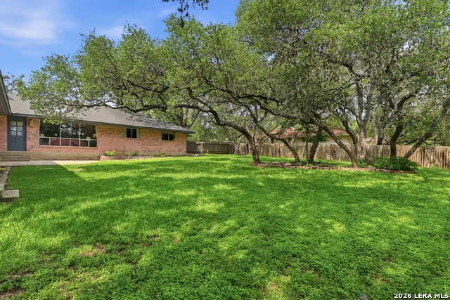 228 Sagecrest Hollywood Park, TX 78232