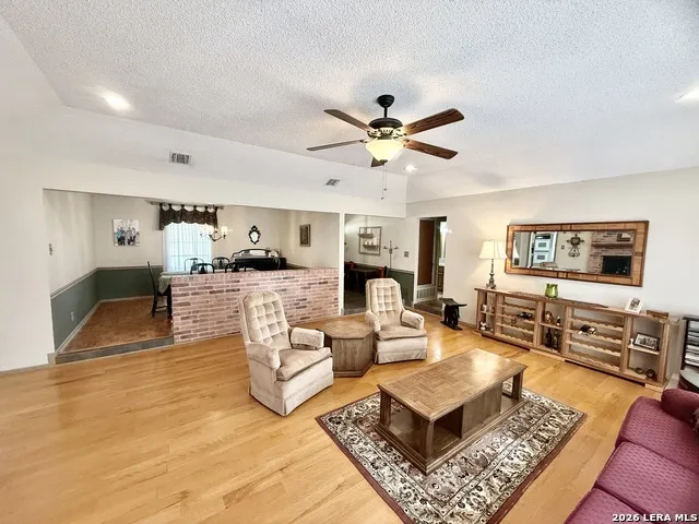 228 Sagecrest Hollywood Park, TX 78232