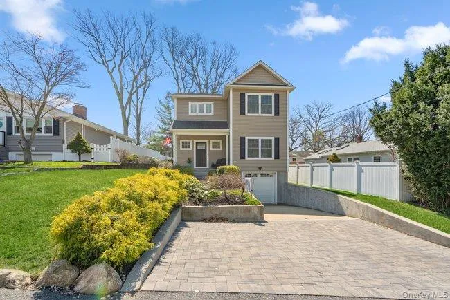 4 Knollwood Avenue Bayville, NY 11709