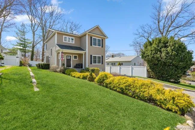 4 Knollwood Avenue Bayville, NY 11709