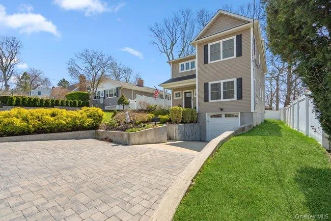 4 Knollwood Avenue Bayville, NY 11709