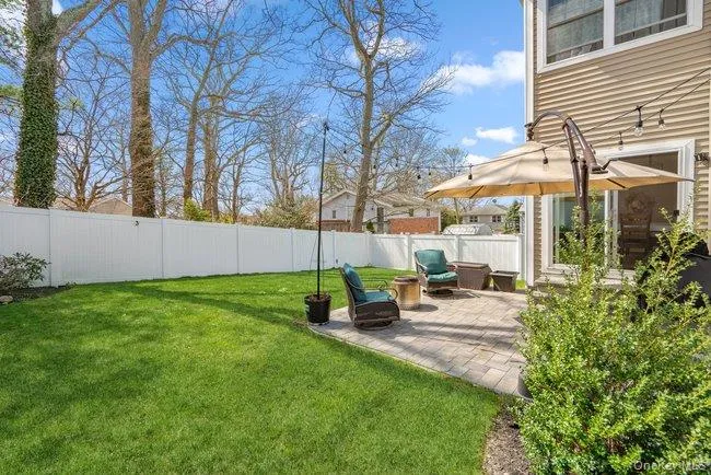 4 Knollwood Avenue Bayville, NY 11709