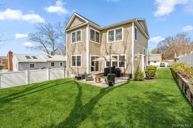 4 Knollwood Avenue Bayville, NY 11709