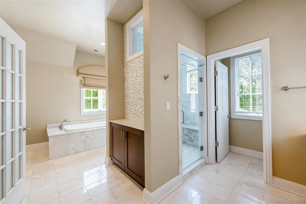 9 Earle Drive Muttontown, NY 11791