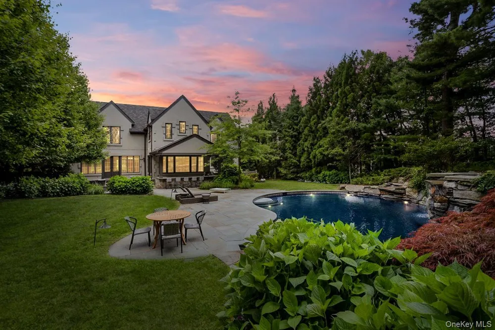 9 Earle Drive Muttontown, NY 11791