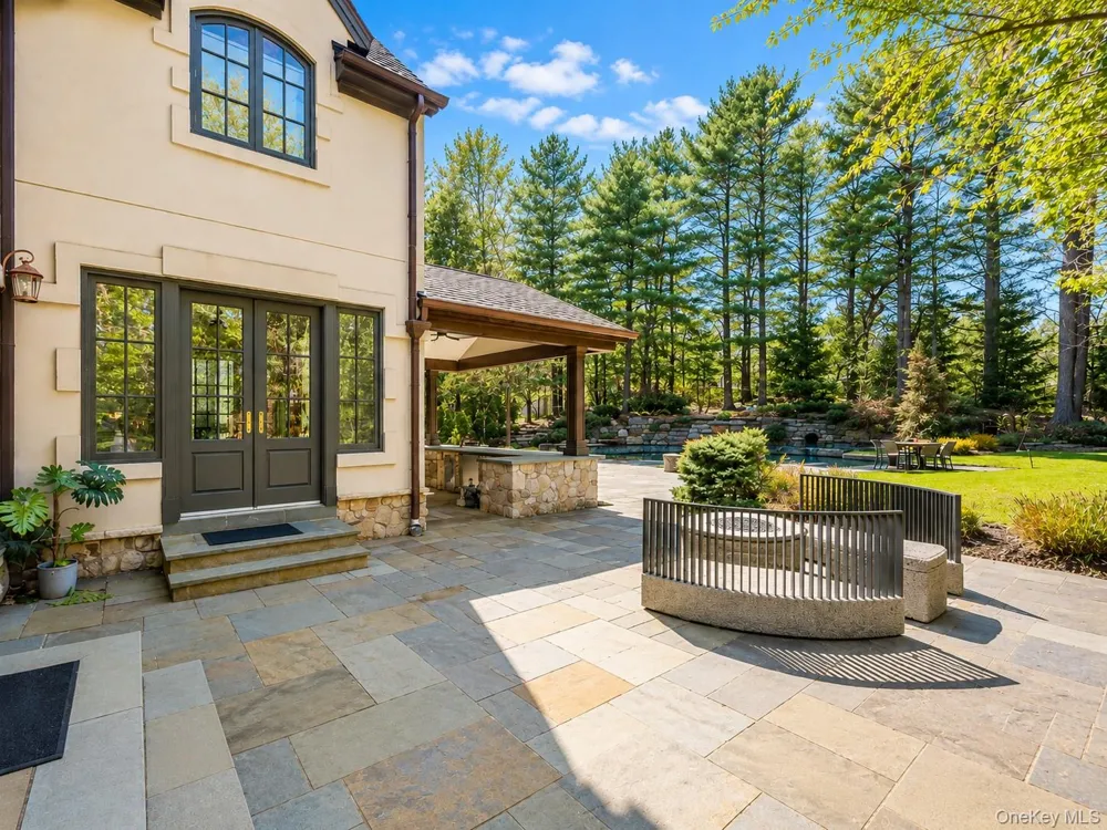 9 Earle Drive Muttontown, NY 11791