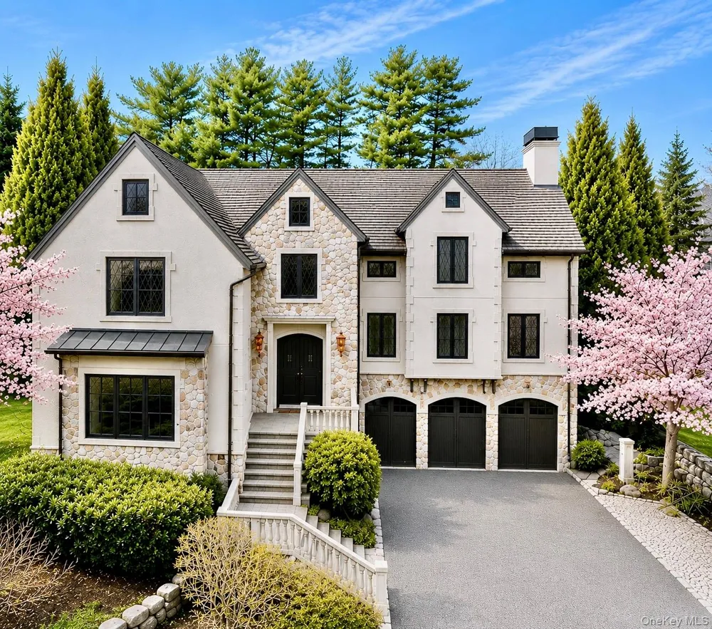 9 Earle Drive Muttontown, NY 11791