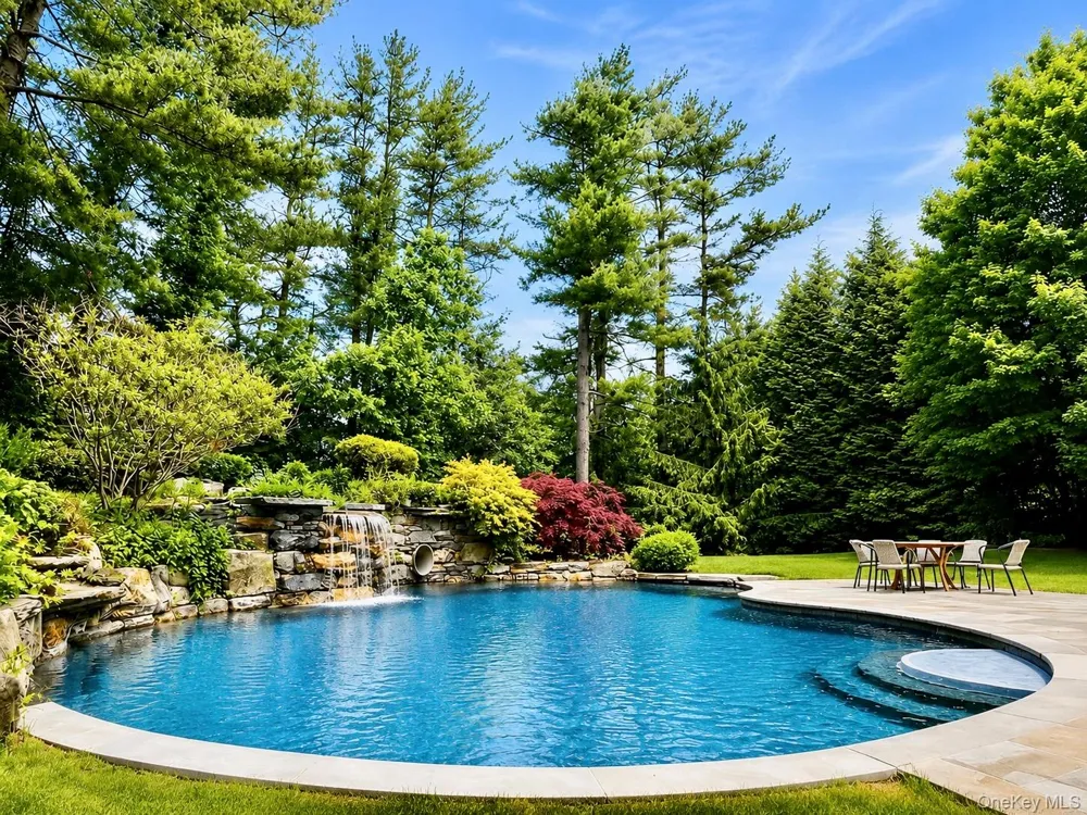 9 Earle Drive Muttontown, NY 11791