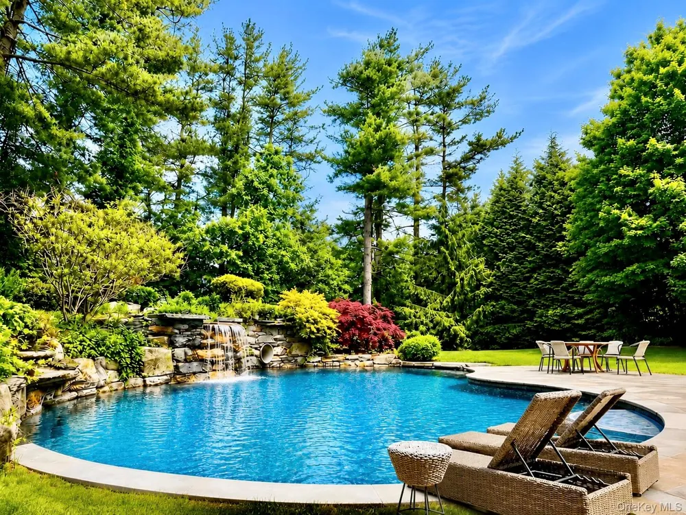 9 Earle Drive Muttontown, NY 11791