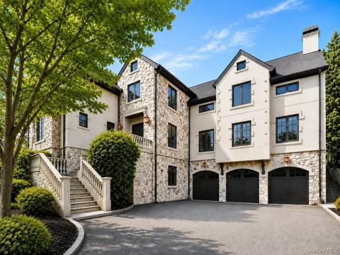 9 Earle Drive