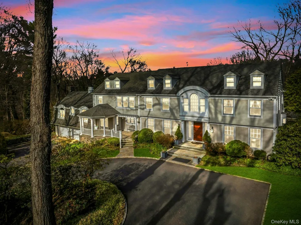 10 Redmond Lane Oyster Bay, NY 11771