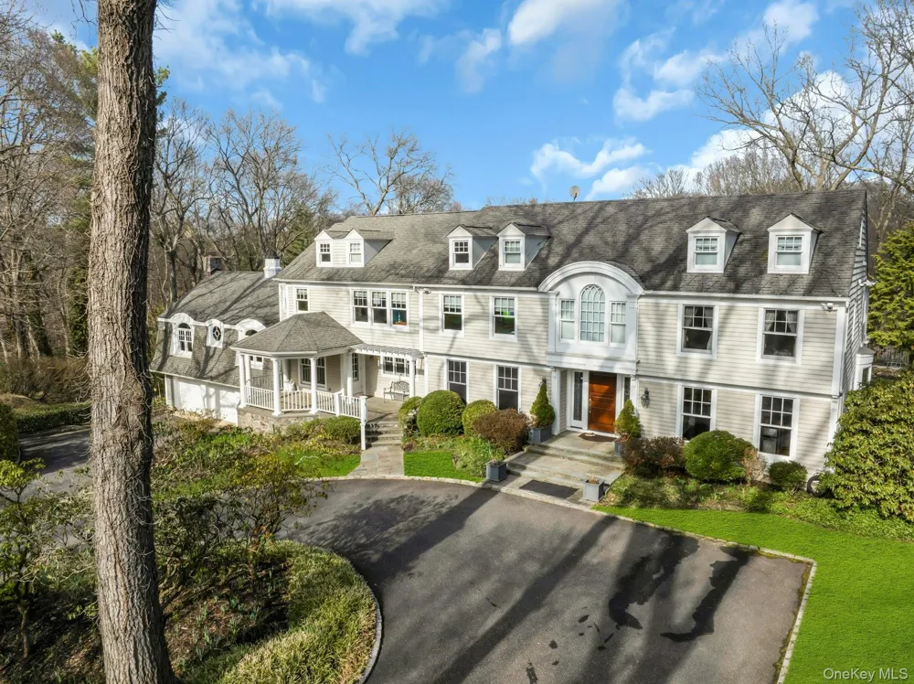 10 Redmond Lane Oyster Bay, NY 11771