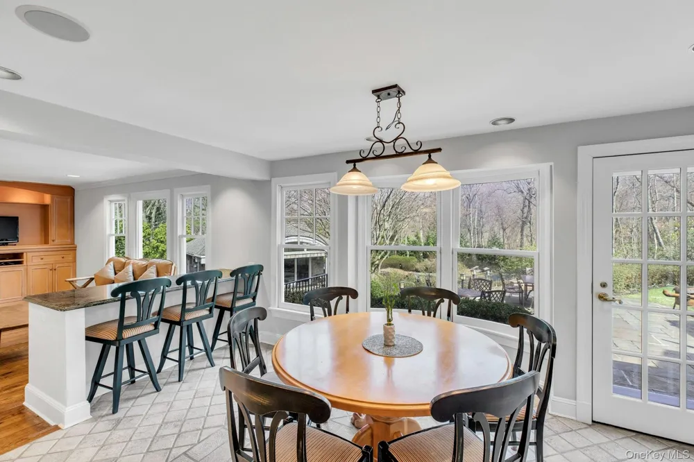 10 Redmond Lane Oyster Bay, NY 11771