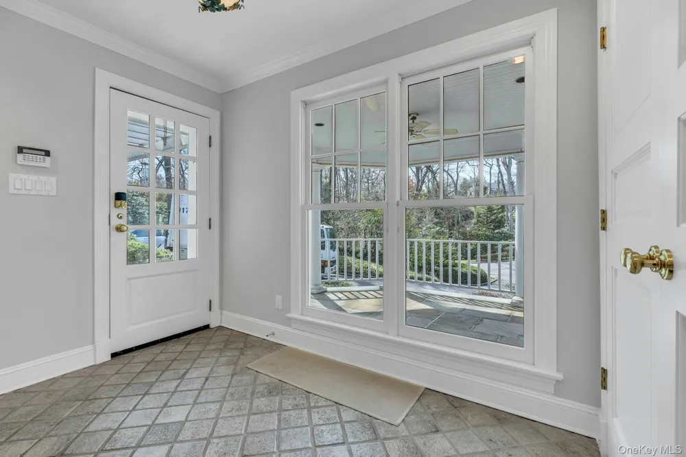 10 Redmond Lane Oyster Bay, NY 11771