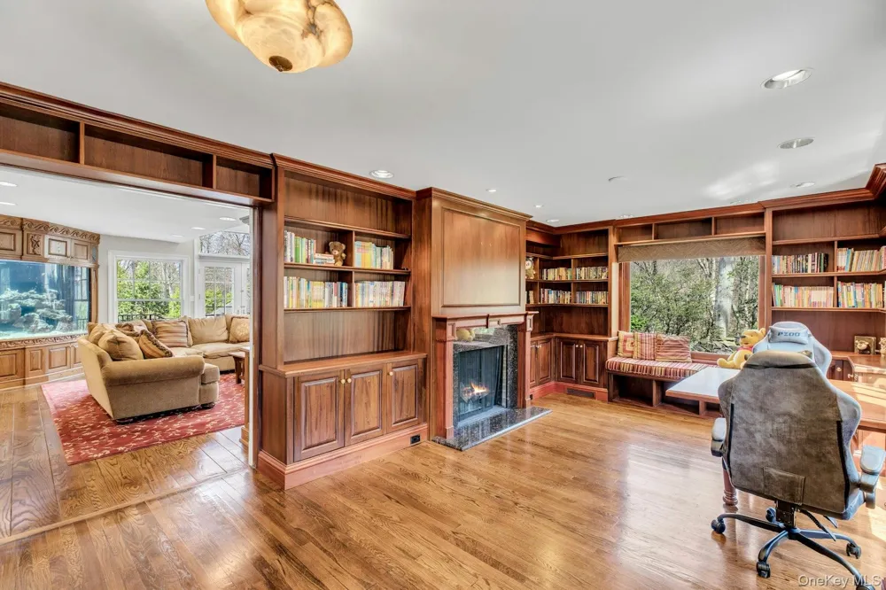10 Redmond Lane Oyster Bay, NY 11771