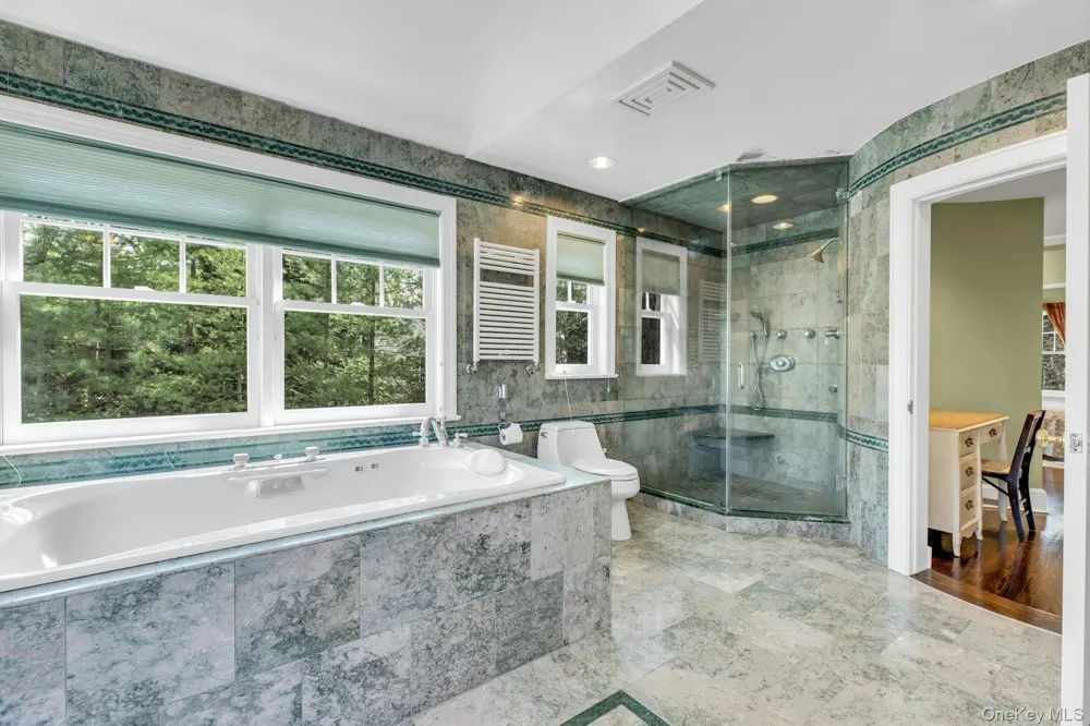 10 Redmond Lane Oyster Bay, NY 11771