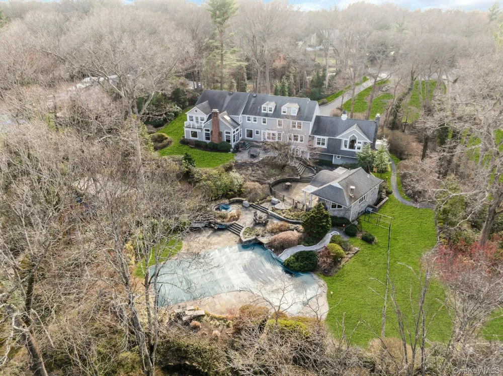 10 Redmond Lane Oyster Bay, NY 11771
