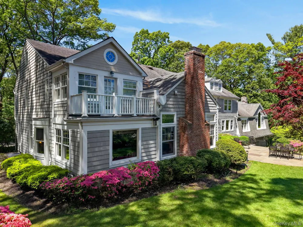 10 Redmond Lane Oyster Bay, NY 11771