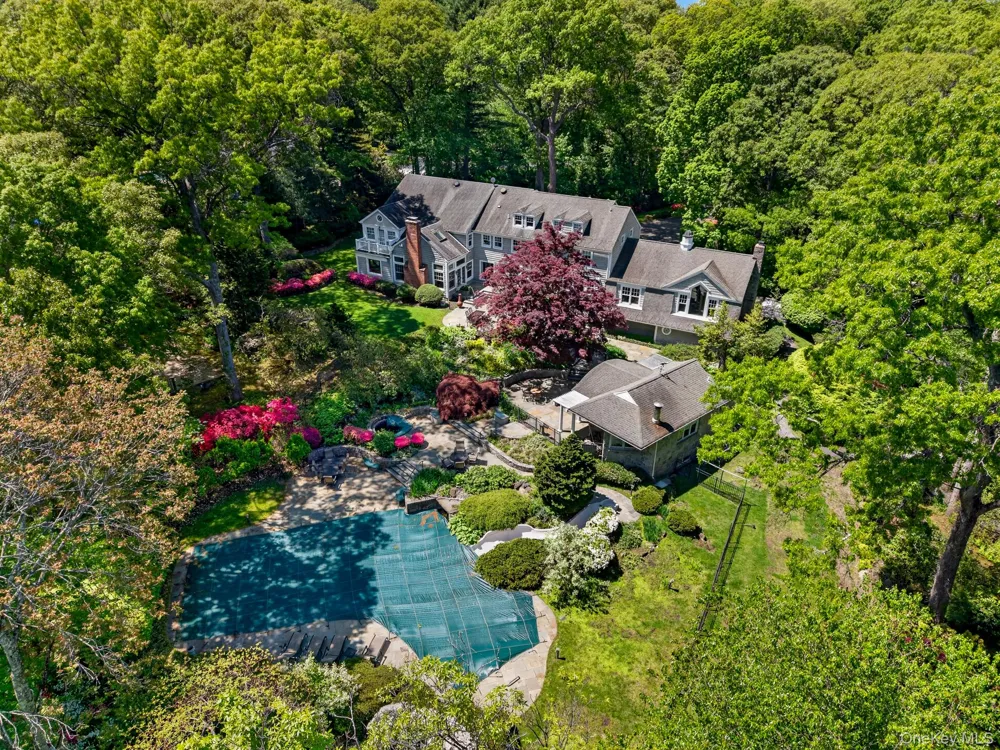 10 Redmond Lane Oyster Bay, NY 11771