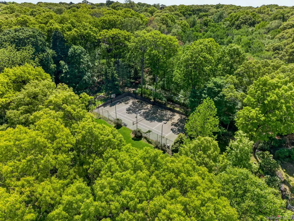 10 Redmond Lane Oyster Bay, NY 11771