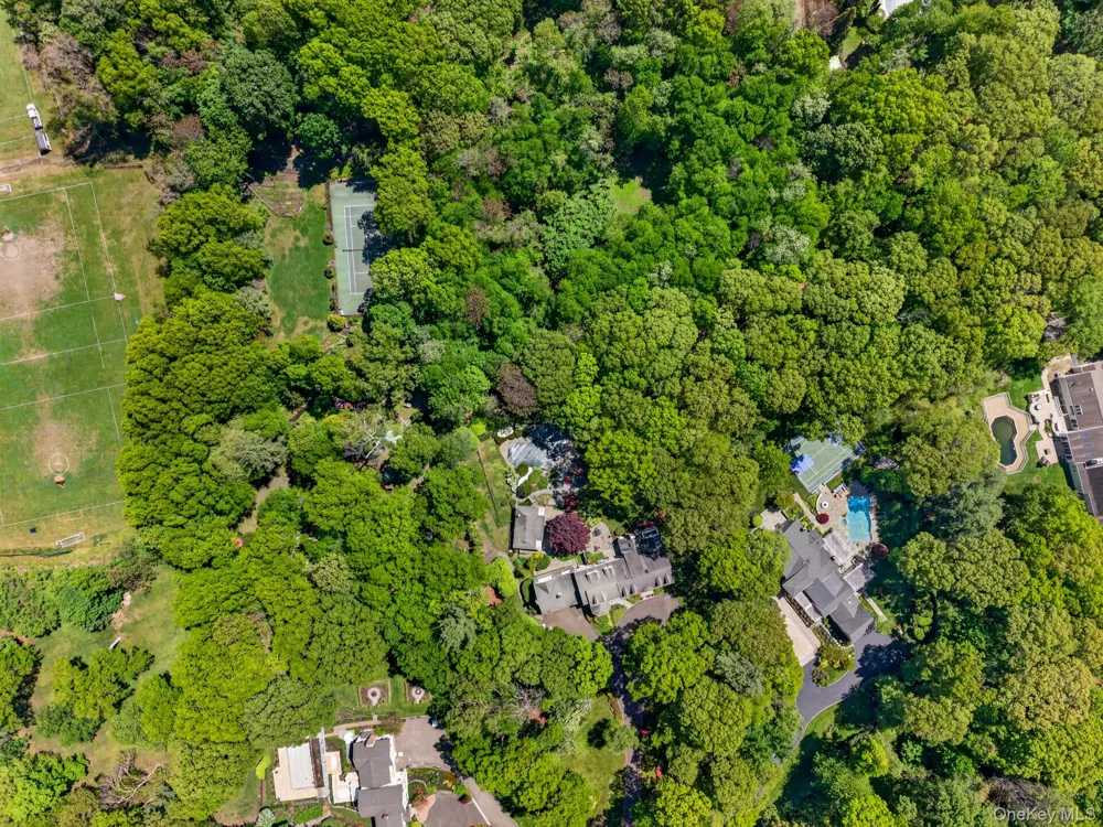 10 Redmond Lane Oyster Bay, NY 11771