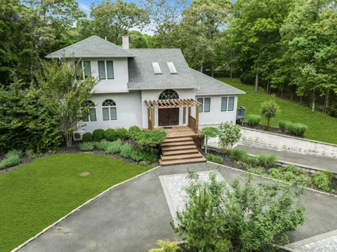 35 Bay Avenue W