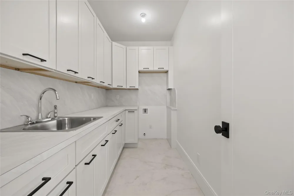 1 Dykstras Way W #201 Monsey, NY 10952
