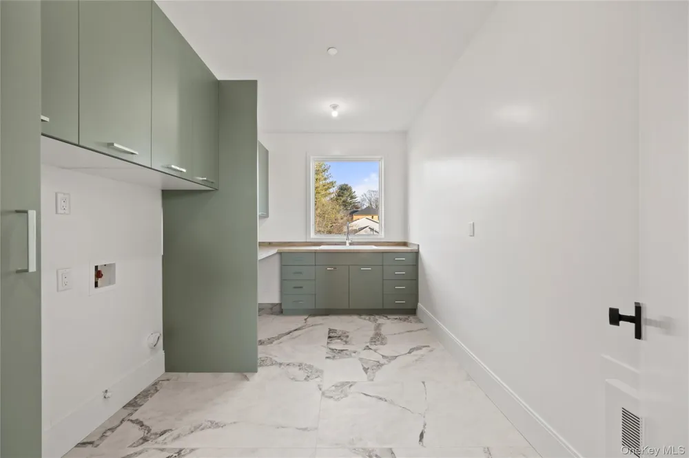 1 Dykstras Way W #201 Monsey, NY 10952