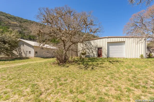 3655 North Seco Road Utopia, TX 78884