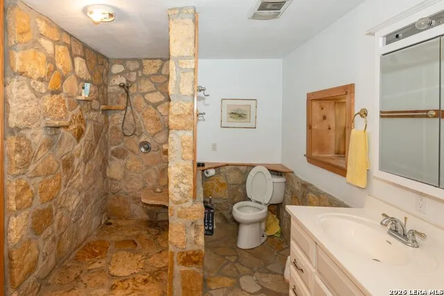 3655 North Seco Road Utopia, TX 78884