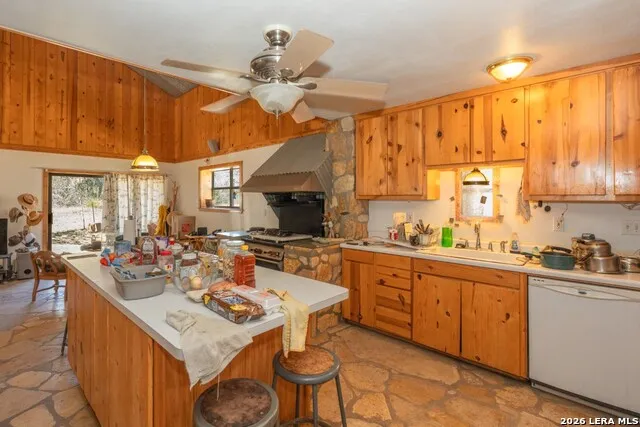 3655 North Seco Road Utopia, TX 78884