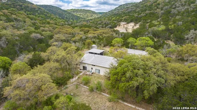 3655 North Seco Road Utopia, TX 78884